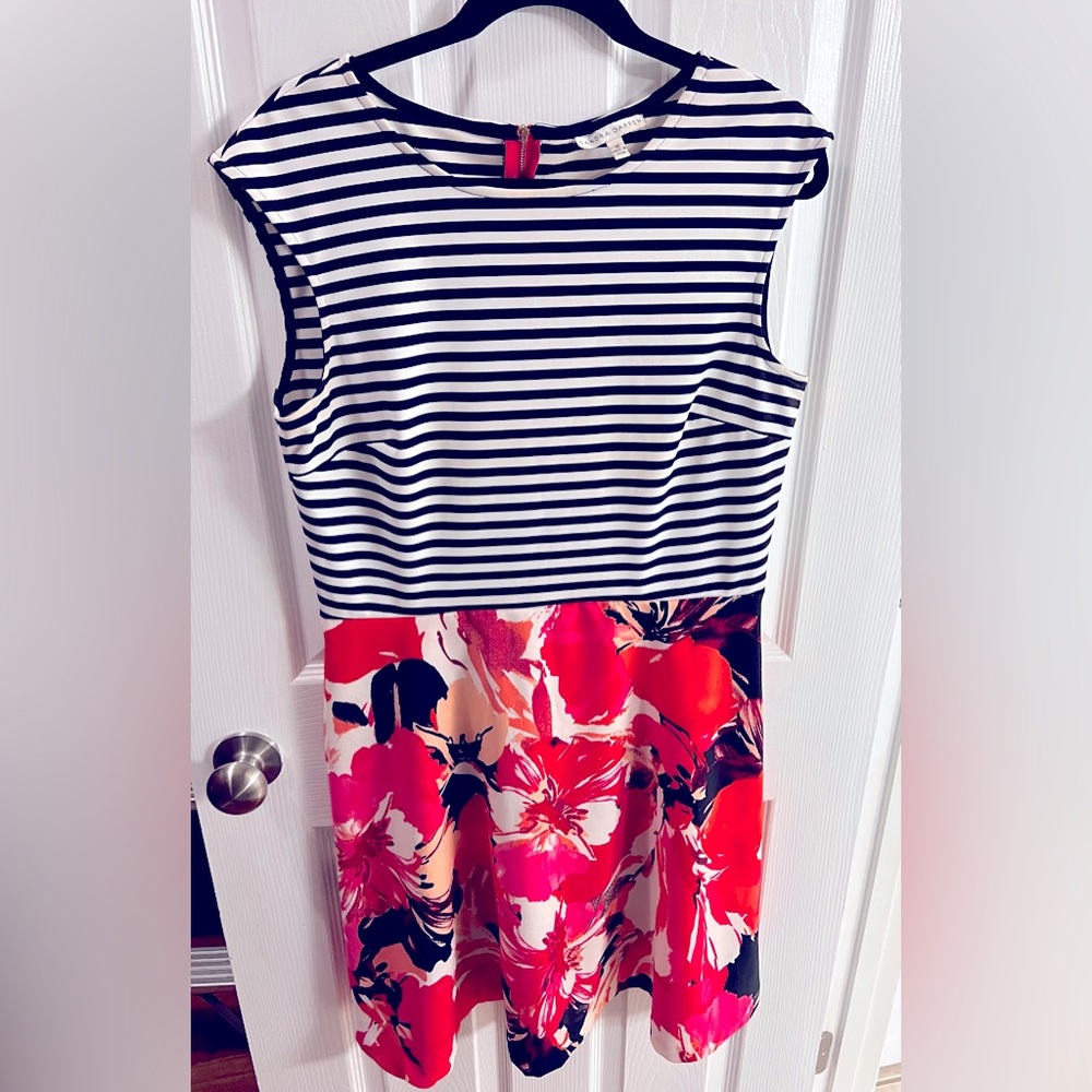 Sleeveless dress with striped top and floral bottom